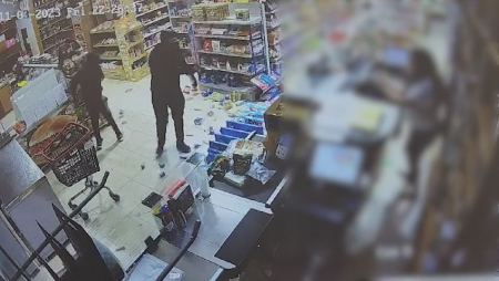 شفاعمرو : اعتقال شقيقان بسرقة ثلاث محال تجارية | فيديو